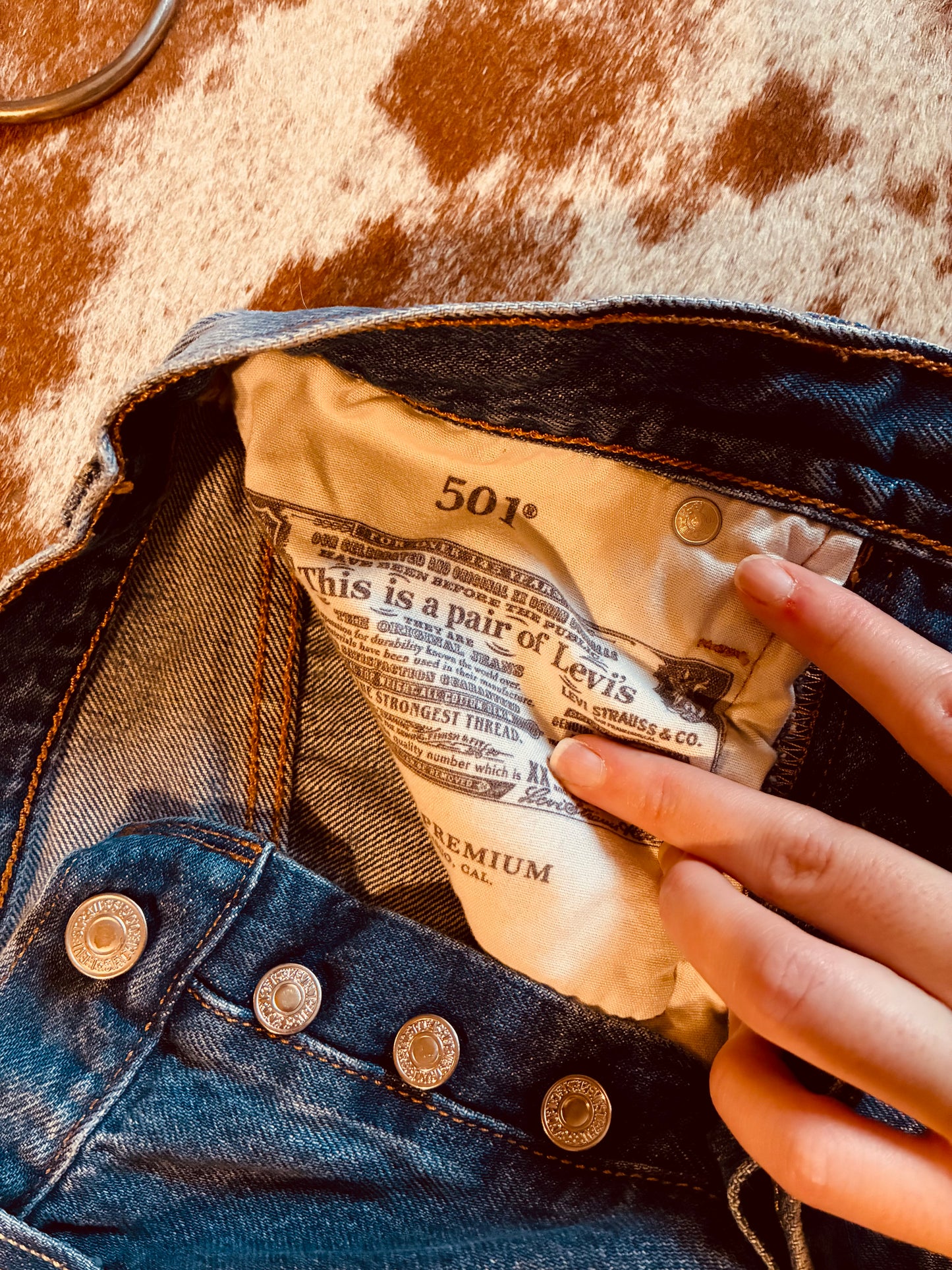 Women’s Levi Shorts W25