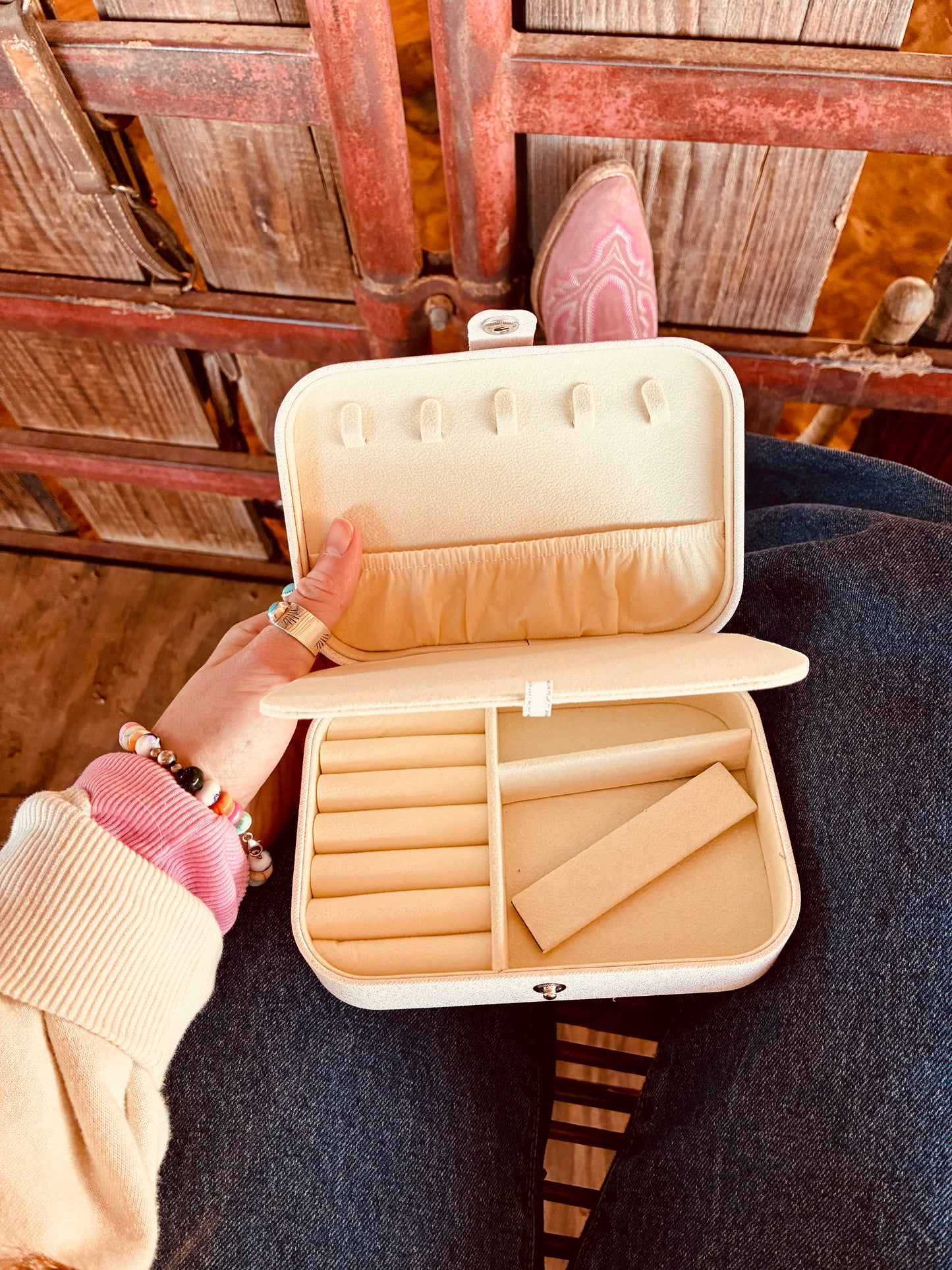 Longhorn Medium White Case