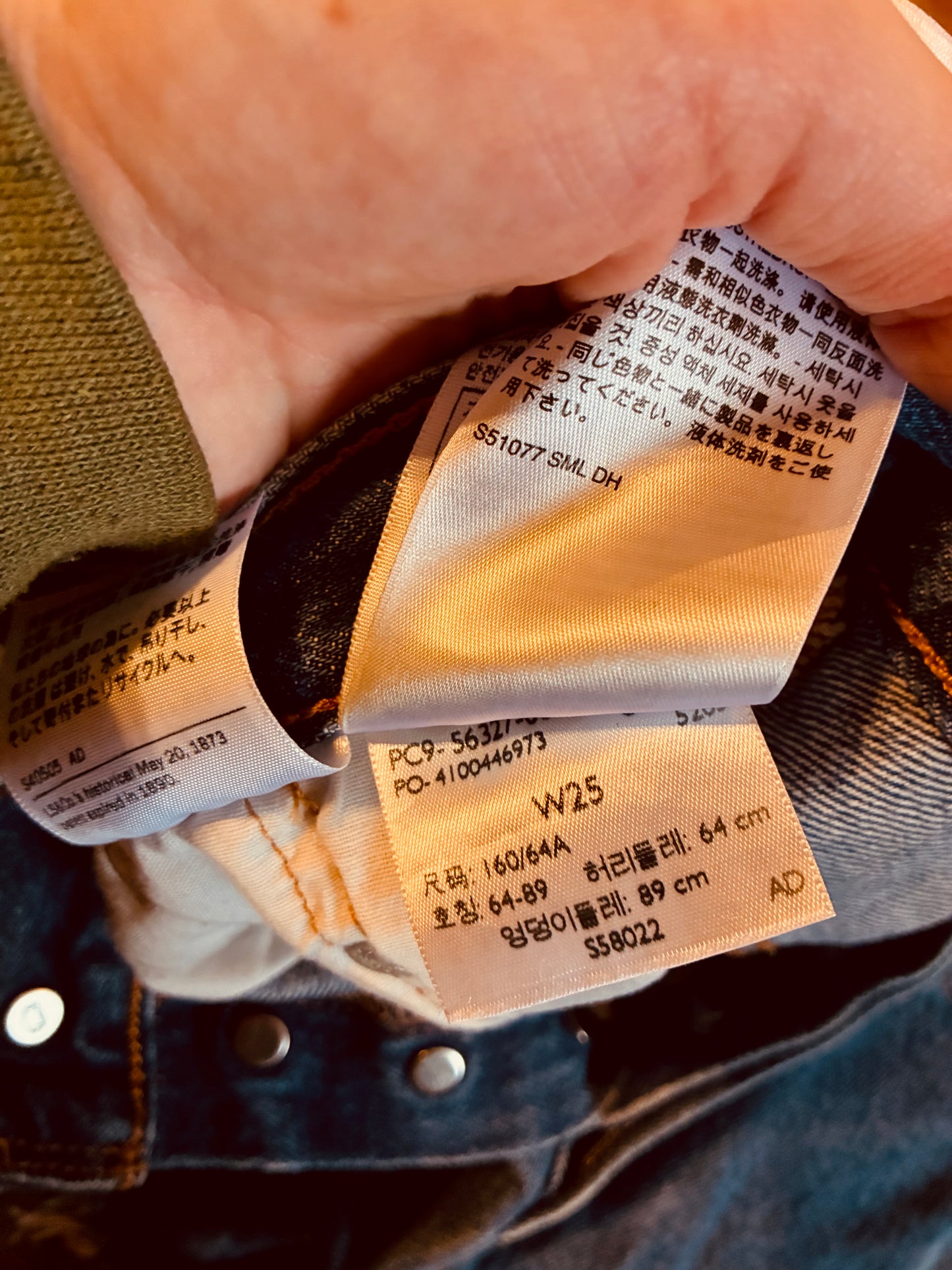 Women’s Levi Shorts W25