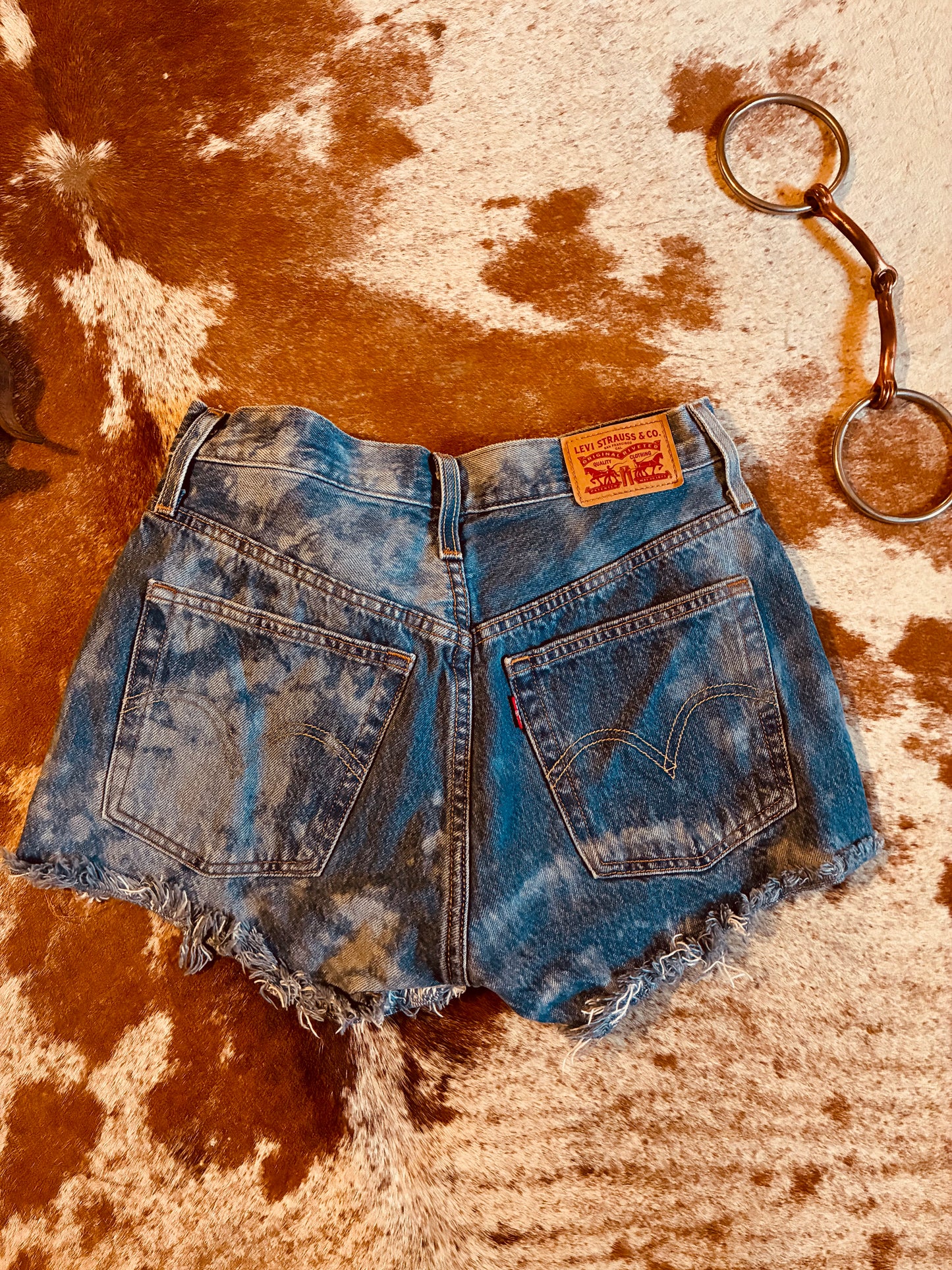 Women’s Levi Shorts W25