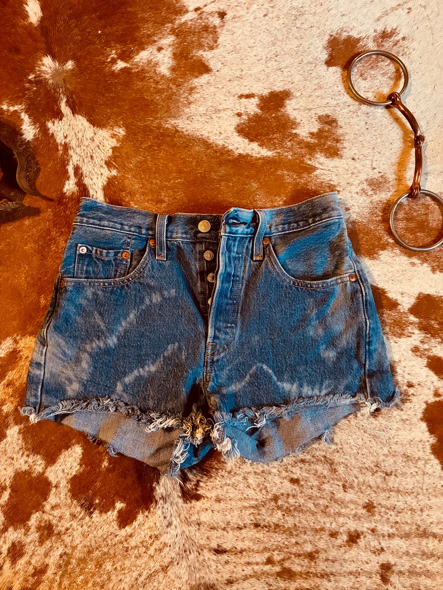 Women’s Levi Shorts W25